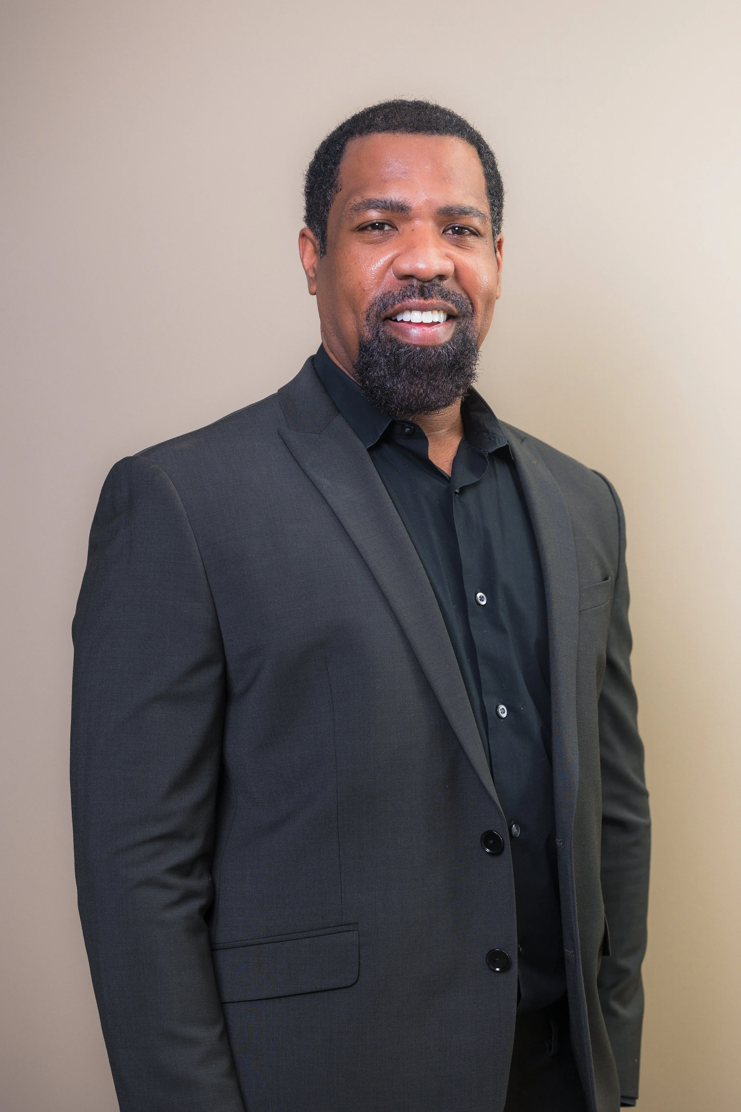 LeVar Headshot-25699.jpg