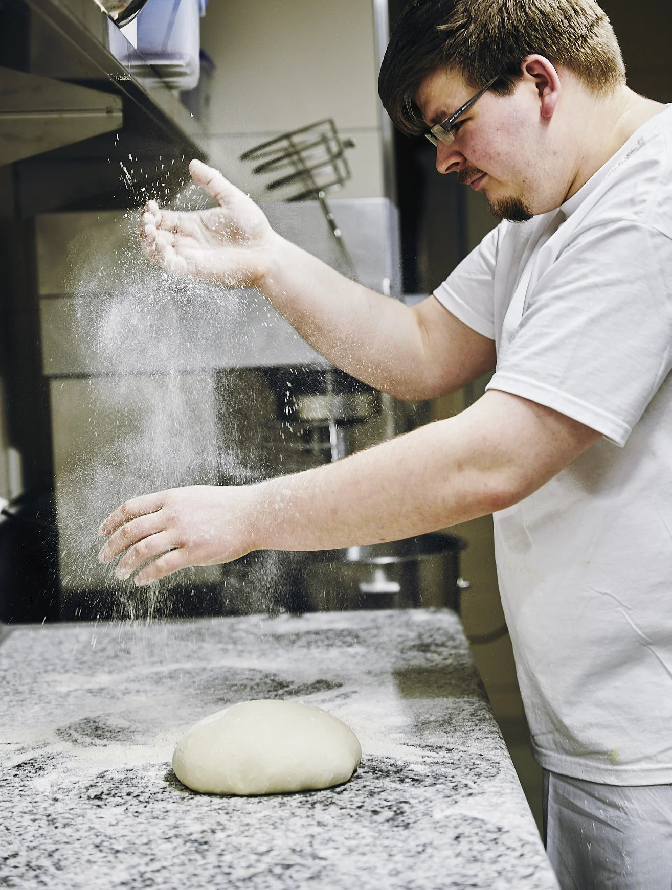 Martin_in_der_Bäckerei_72_Dpi 3.jpg