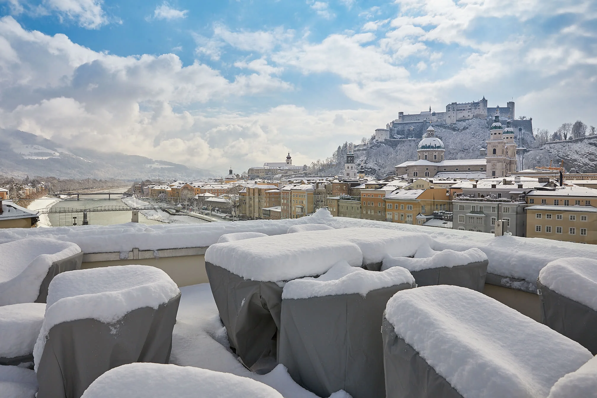 Terrasse_mit_Schnee_72_dpi (1).jpg