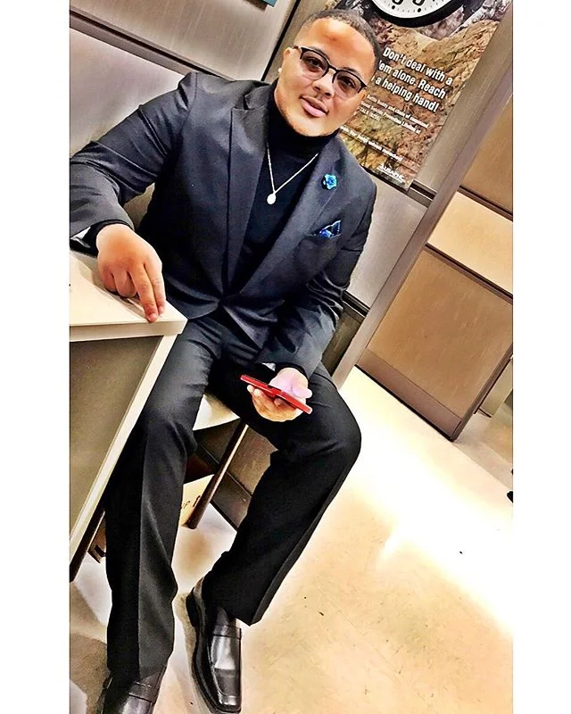 Took off for Founders Day so I figured I&rsquo;d rock a lil blue at work today 🔵🌹
.
.
.
.
.
#dapperman #style #fashion #menstyle #menwithstyle #dapper #mensstyle #mensfashion #gentleman #menswear #menwithclass #ootd #ootdmen #streetstyle #mensfashi