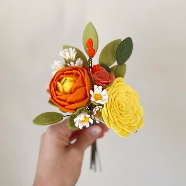 A few new year&rsquo;s bouquets are going out today! Love these sunny hues ☀️🌼☀️