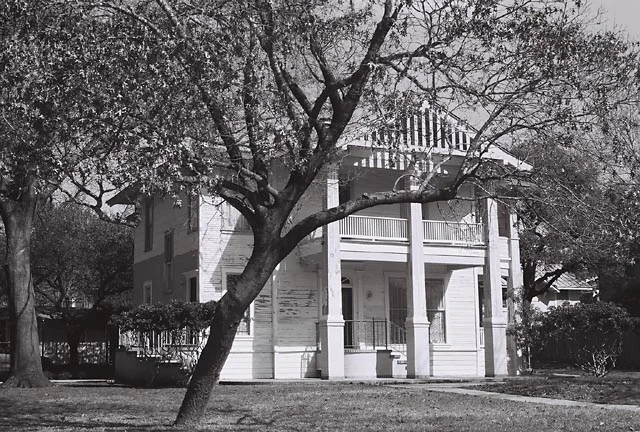 115 West Agarita
