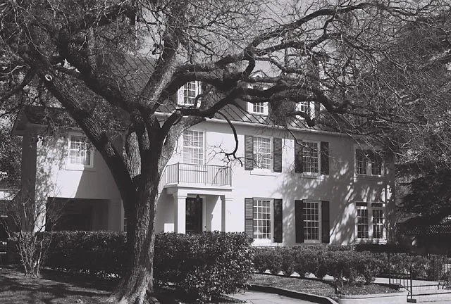 205 West Agarita