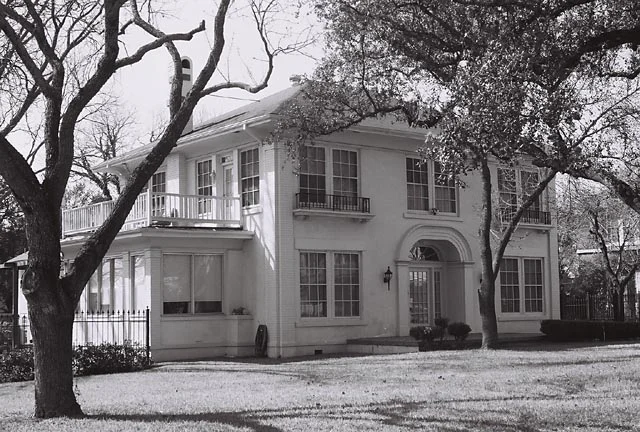 214 West Agarita