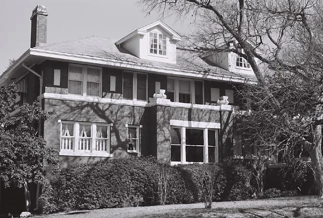 231 West Agarita