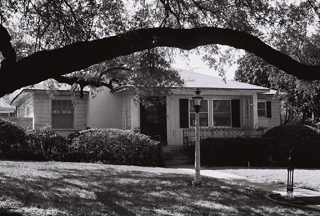 302 West Agarita