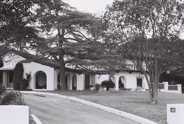 323 Bushnell