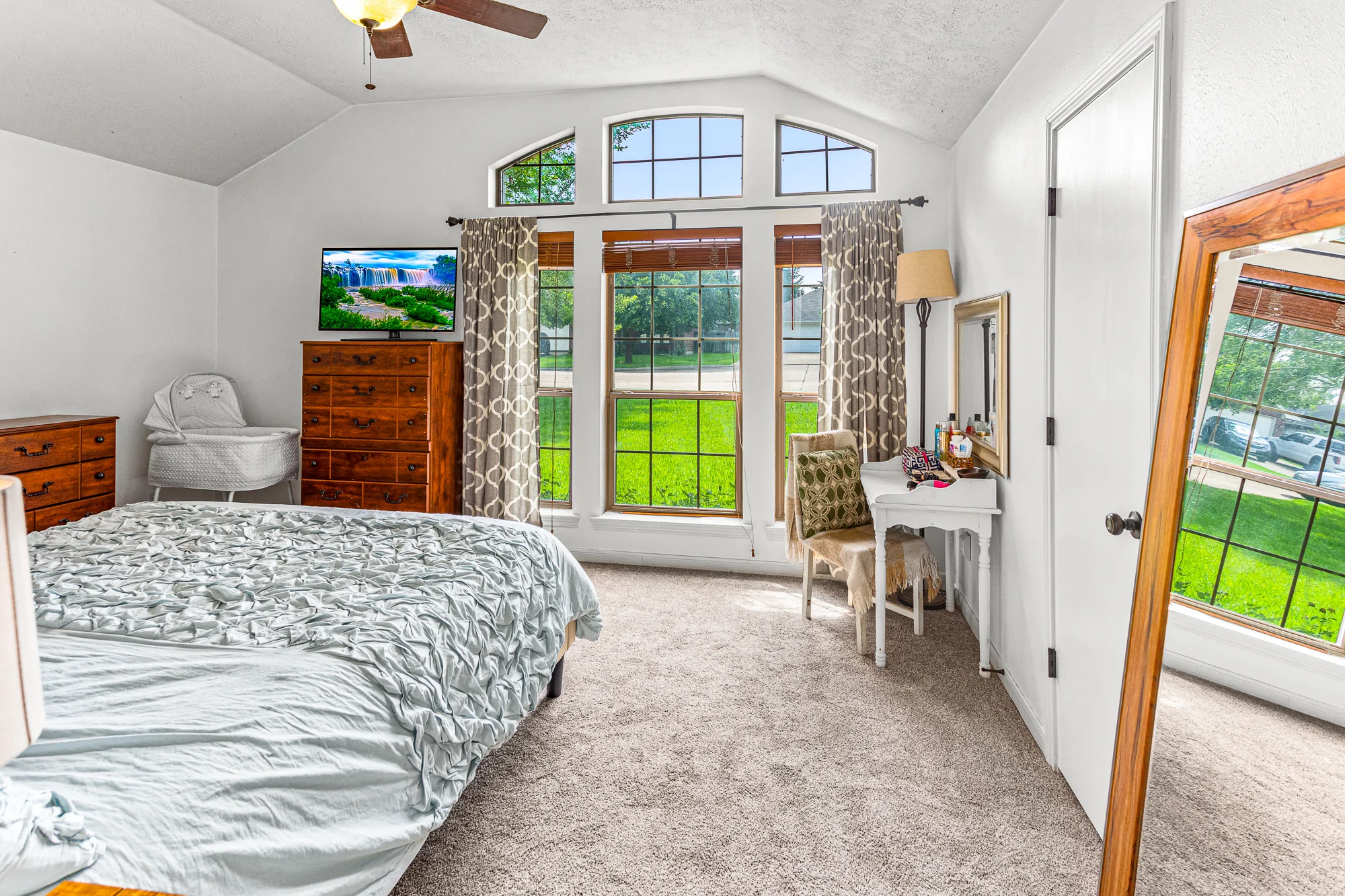 MASTER BEDROOM - PREMIUM