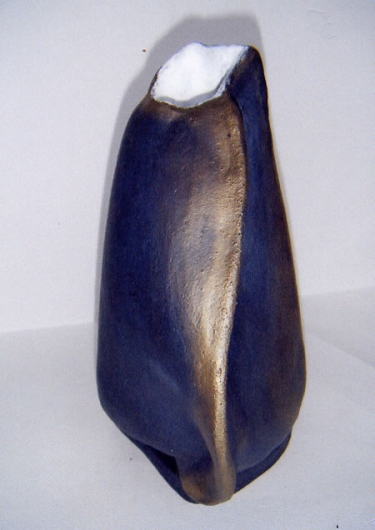 SCULPTURAL VASE FORM