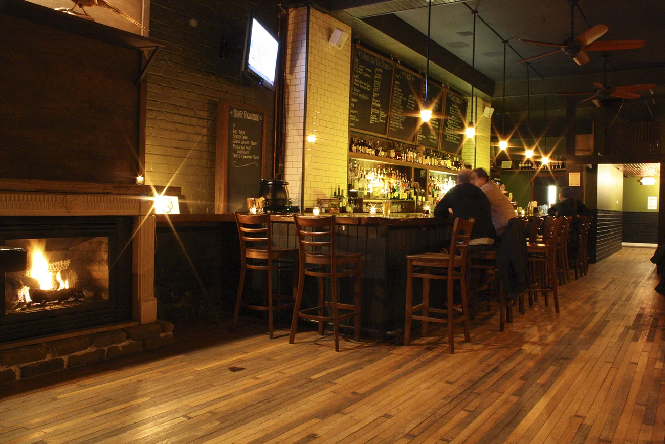 Professional - Crown Victoria Restaurant and Bar