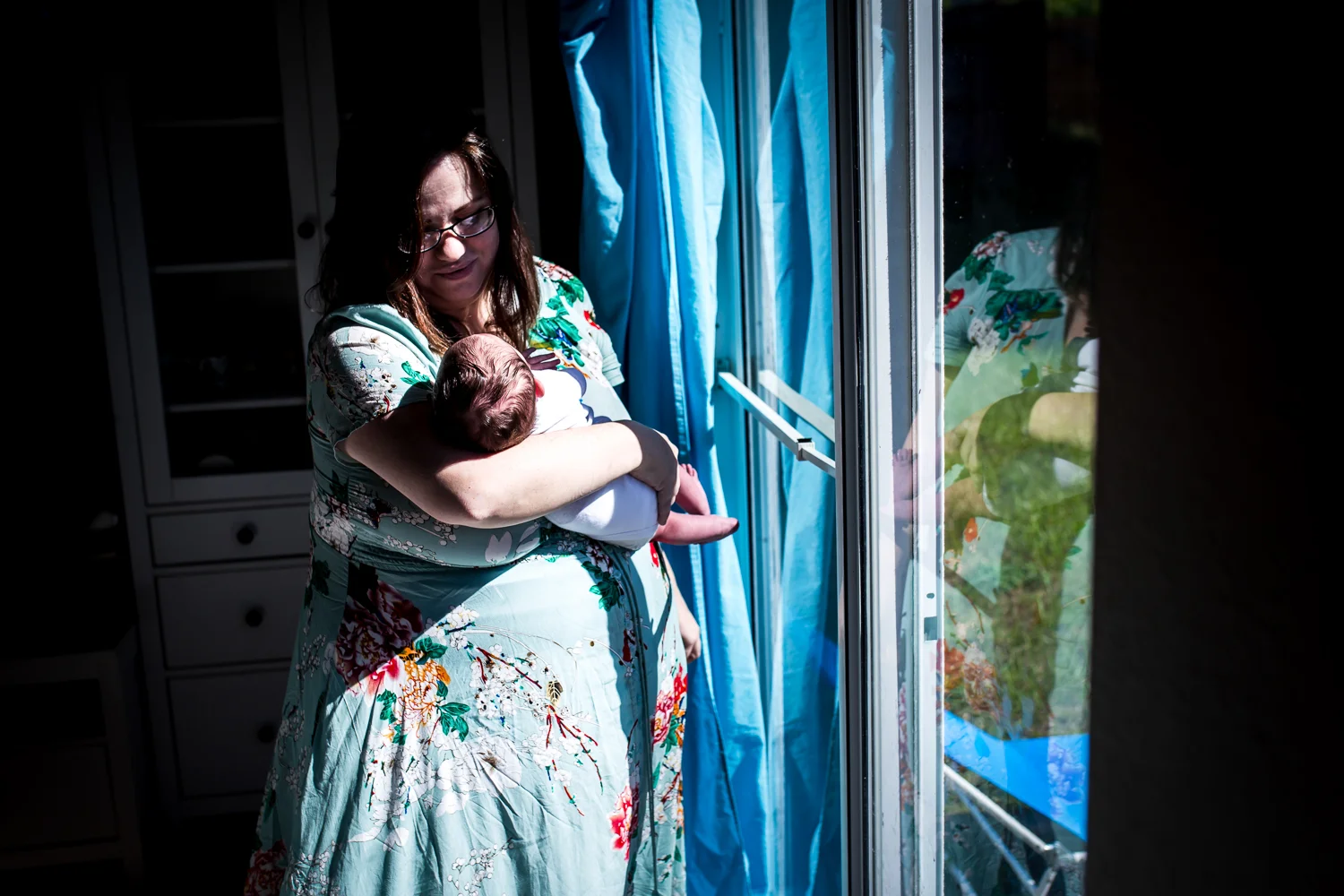 clermont-newborn-mom-swaying.jpg