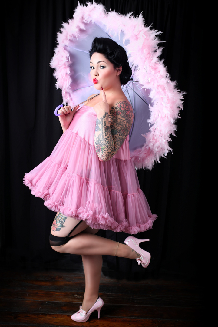 Chicago-Pinup-Photographer-Pink-Feather-Umbrella