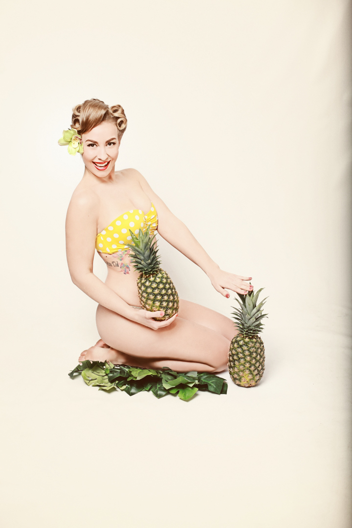 Chicago-Pinup-Photographer-Yellow-Polka-Dot-Bikini-and-Pineapples