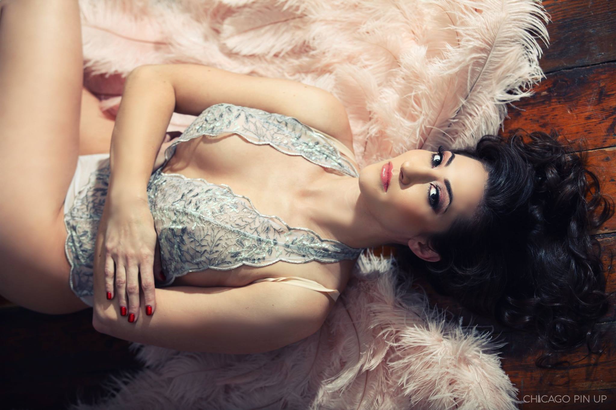 Beautiful-Woman-laying-on-the-Floor-During-Chicago-Boudoir-Photography-Session.jpg