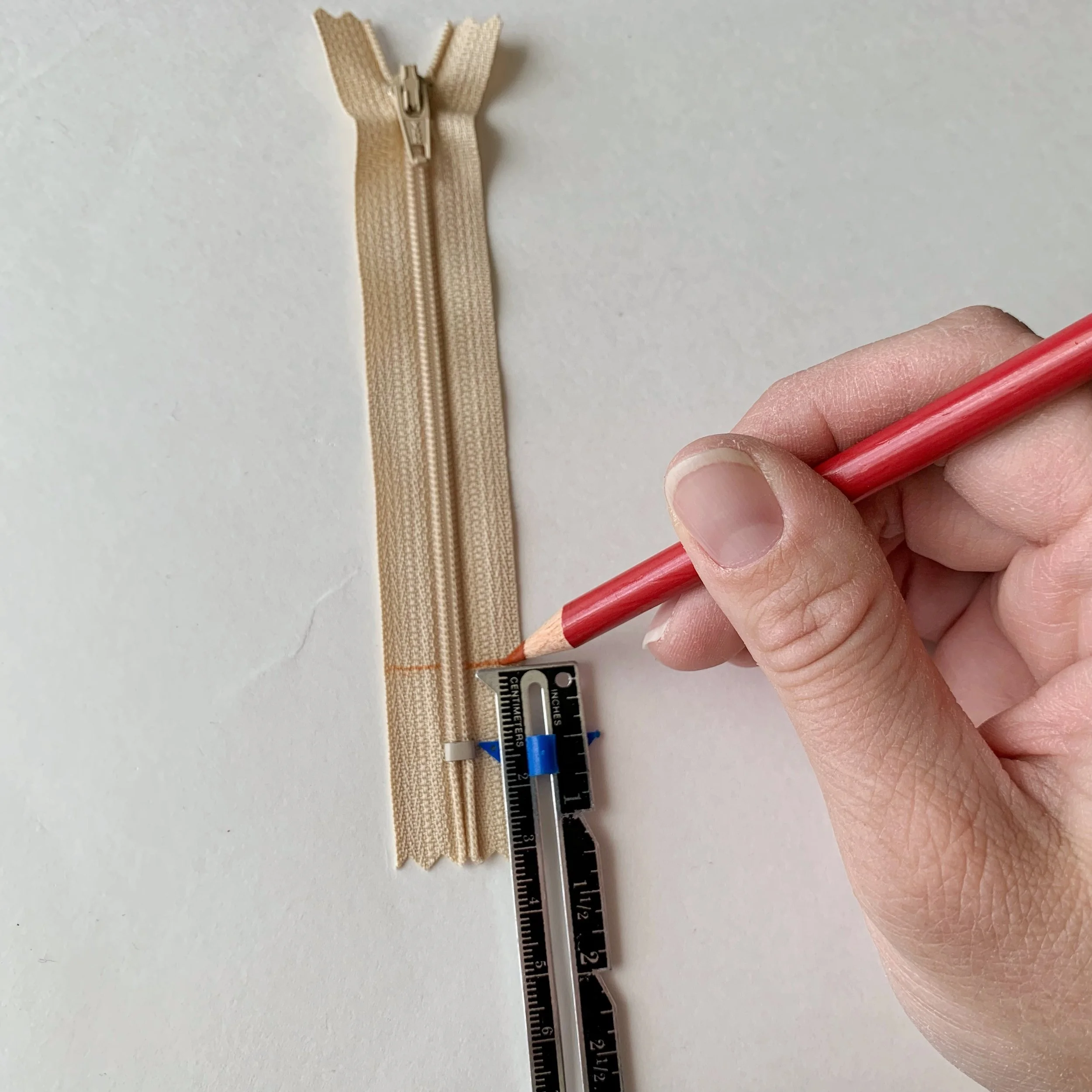 Thursday Tip with Hali How to shorten a zipper — Winnipeg Sews