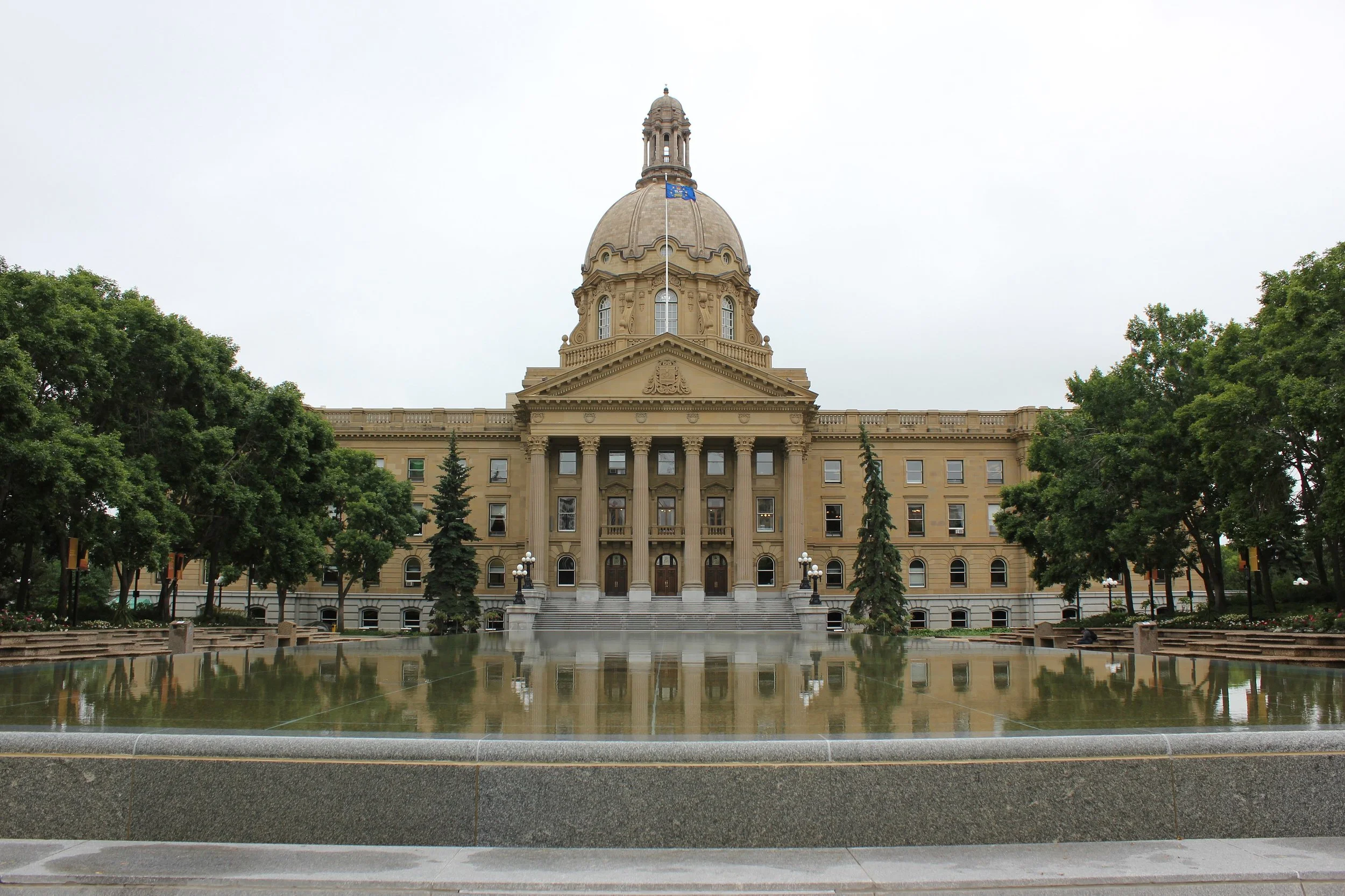  Alberta Legislature Building