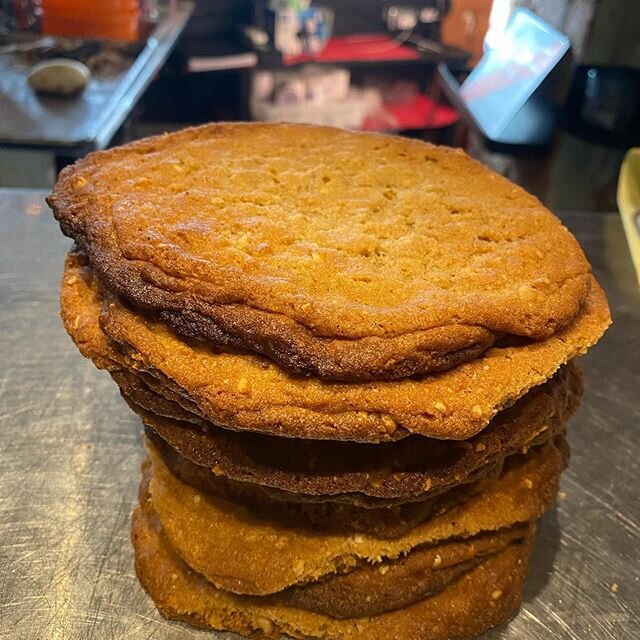 Peanut butter for dayyyyzzzzzz
#cookiemonster #peanutbutter #honeyroasted #quarantinecookies #pandemicpastry #provisions #stillopen