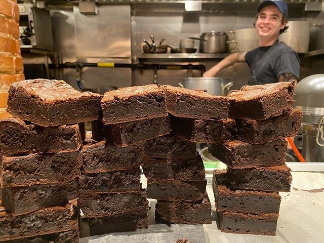 Another g-pack of brownies et le beau sourire de @leotarrr 
#blahblahblahbrownies #blahblahblahdrugs #blahblahblahpandemic #blahblahblahdiabetes #blahblahblahblahblah