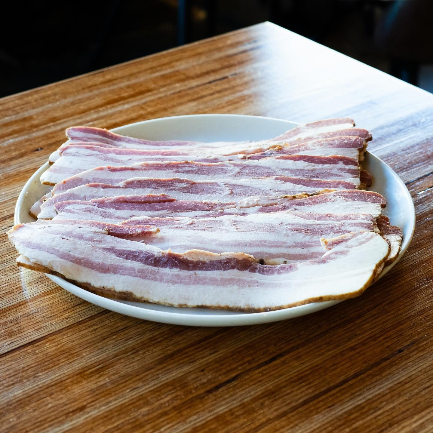 Le meilleur bacon fum&eacute; maison, pr&eacute;par&eacute; avec amour dans notre boucherie 🥓💕 

#bacon #boucherie #faitmaison