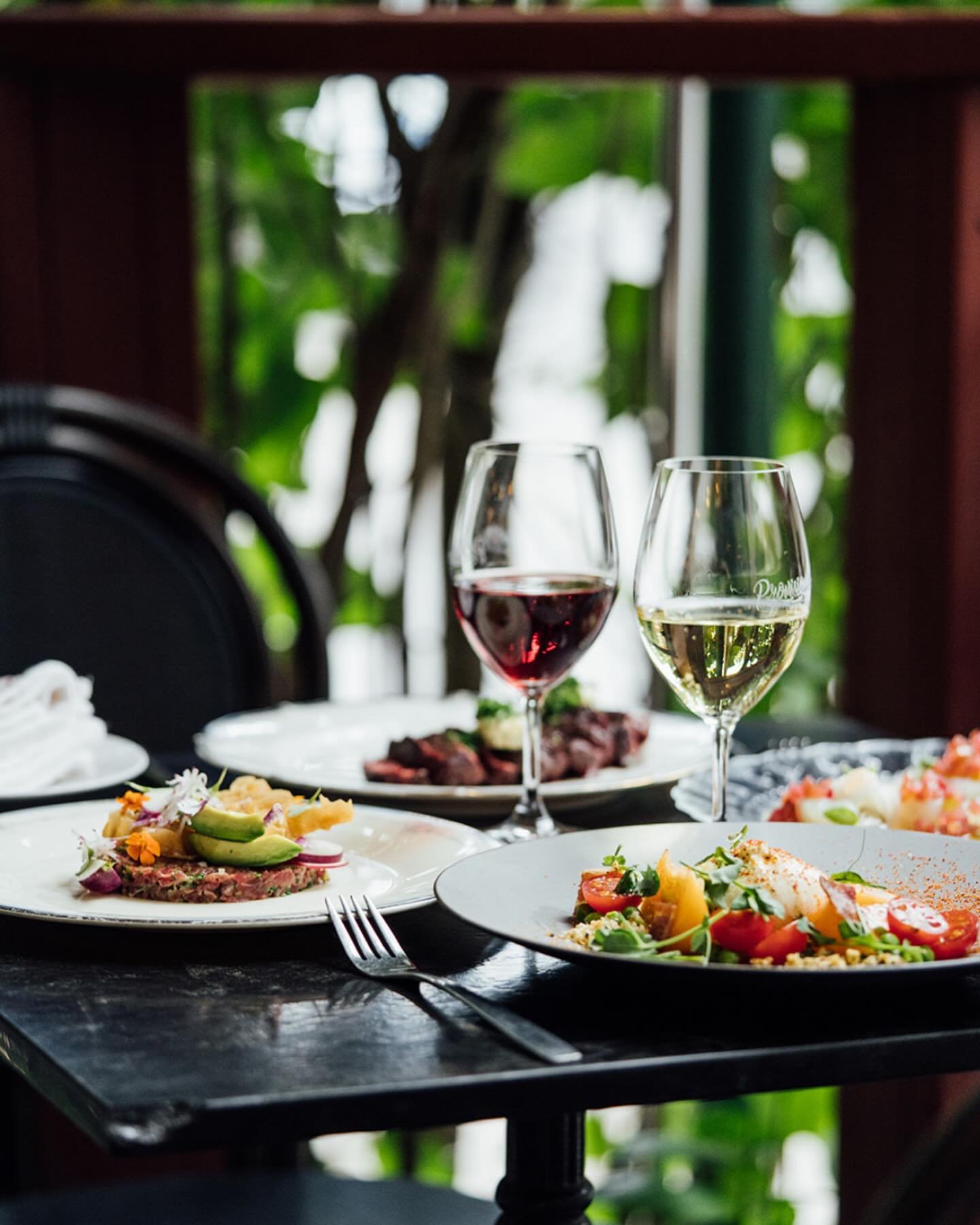 🌞 Notre terrasse est ouverte! Venez profiter du soleil en savourant de d&eacute;licieux plats en plein air. R&eacute;servez maintenant!🍹🍴

 #terrasse #restaurant #&eacute;t&eacute; #baravin #montreal #cocktail #cocktails #vin