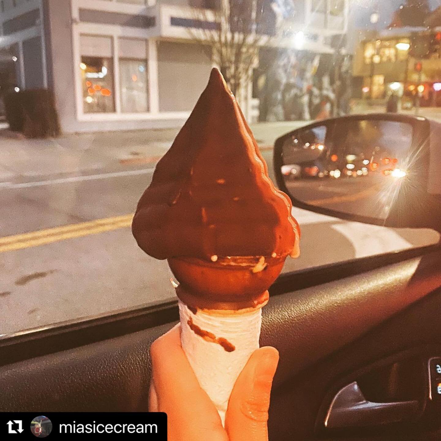 It's ice cream weather! 😎 #Repost @miasicecream 
・・・
Nothing better than a chocolate dipped cone

#icecream #icecreamofinstagram #icecreamlover #icecreamcone #softserve #chocolatedipped #fostersfreeze #japantown #sanjose #sanjosefood #sanjoseicecrea