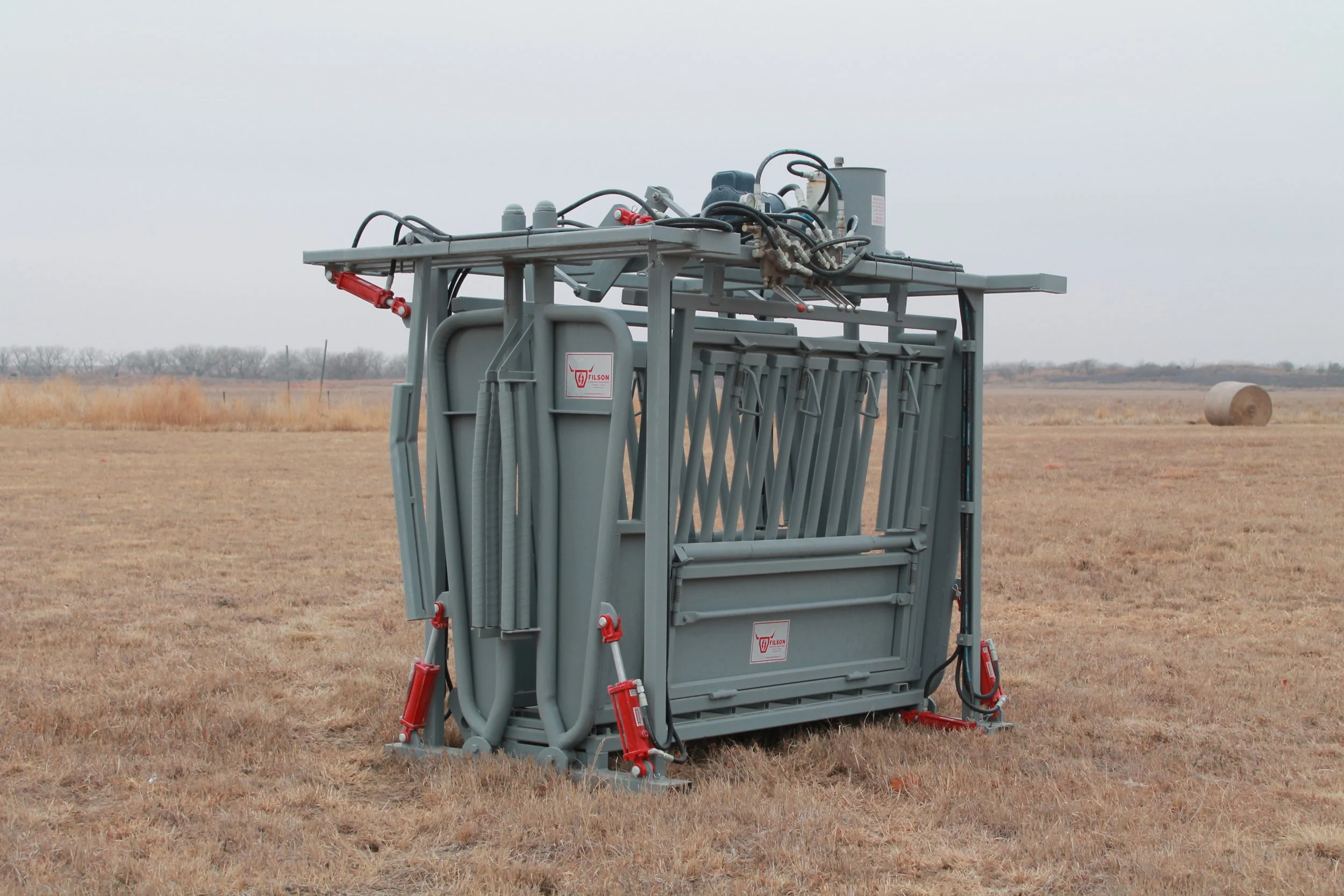 Hydraulic Chutes — Filson Livestock Equipment