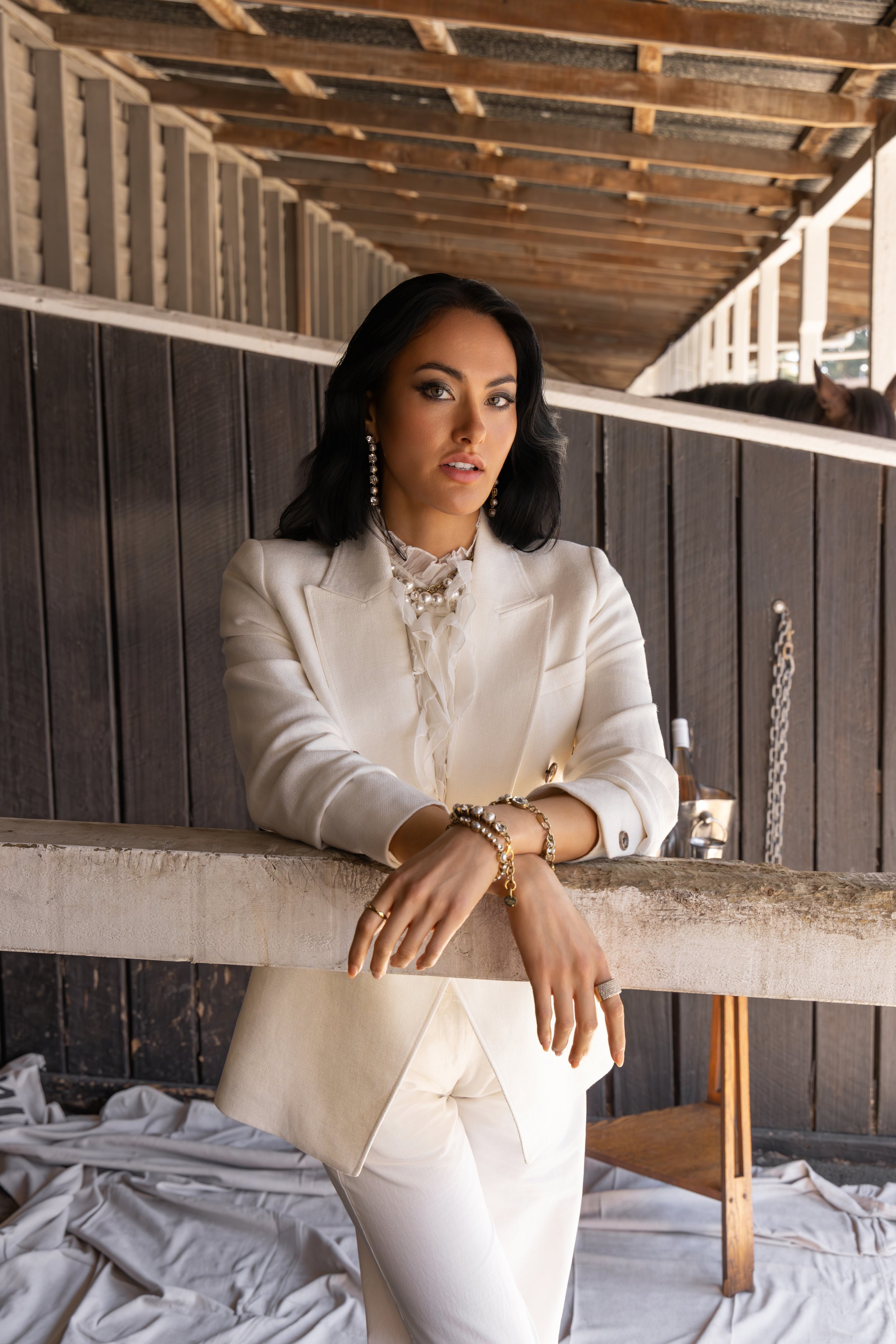  Spring dressing doesn’t always have to mean colour and florals. Tonal dressing in white, cream, and ivory feels fresh and incredibly polished, particularly when different textures are layered together. Tailoring is a beautiful way to bring structure