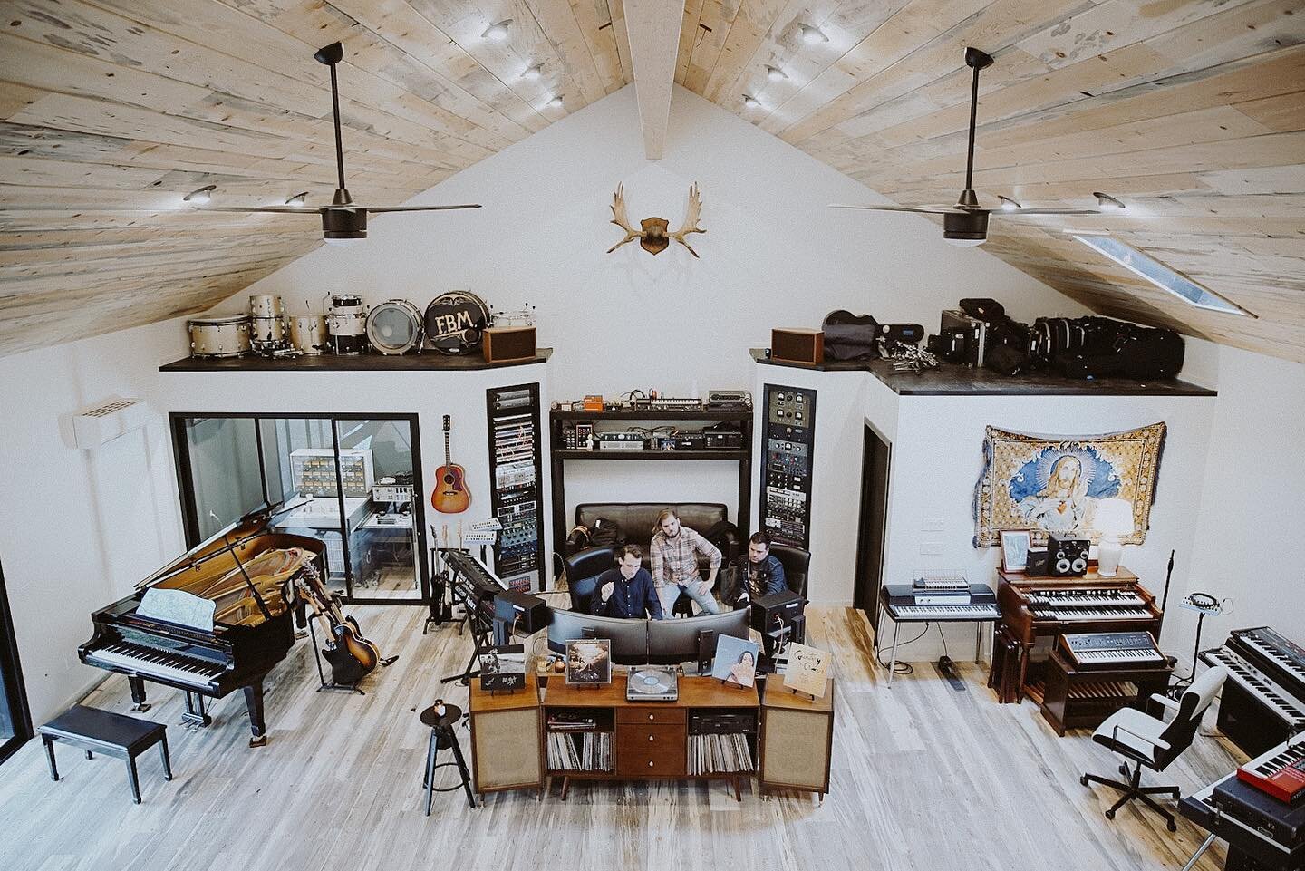 Some cool things happening!
Studio shot with @iamlapeer @elizabethlapeer @jessemproctor @aaronlamere_ @ampraid
-
-
-

#artdaily #smallpeopleinbigplaces #thatPNWlife  #theoutbound #exklusive_shot #exploretocreate #watchthisinstagood #visualsoflife #gr