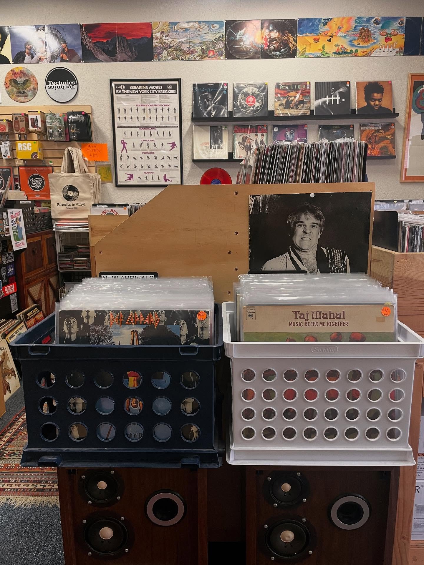 Shop is open and the bins are full! Come through for a dig. Open noon to 6 PM Wednesday-Saturday 😎

#supportyourlocalrecordstore #vinylcommunity #talentoregon #ashlandoregon #medfordoregon