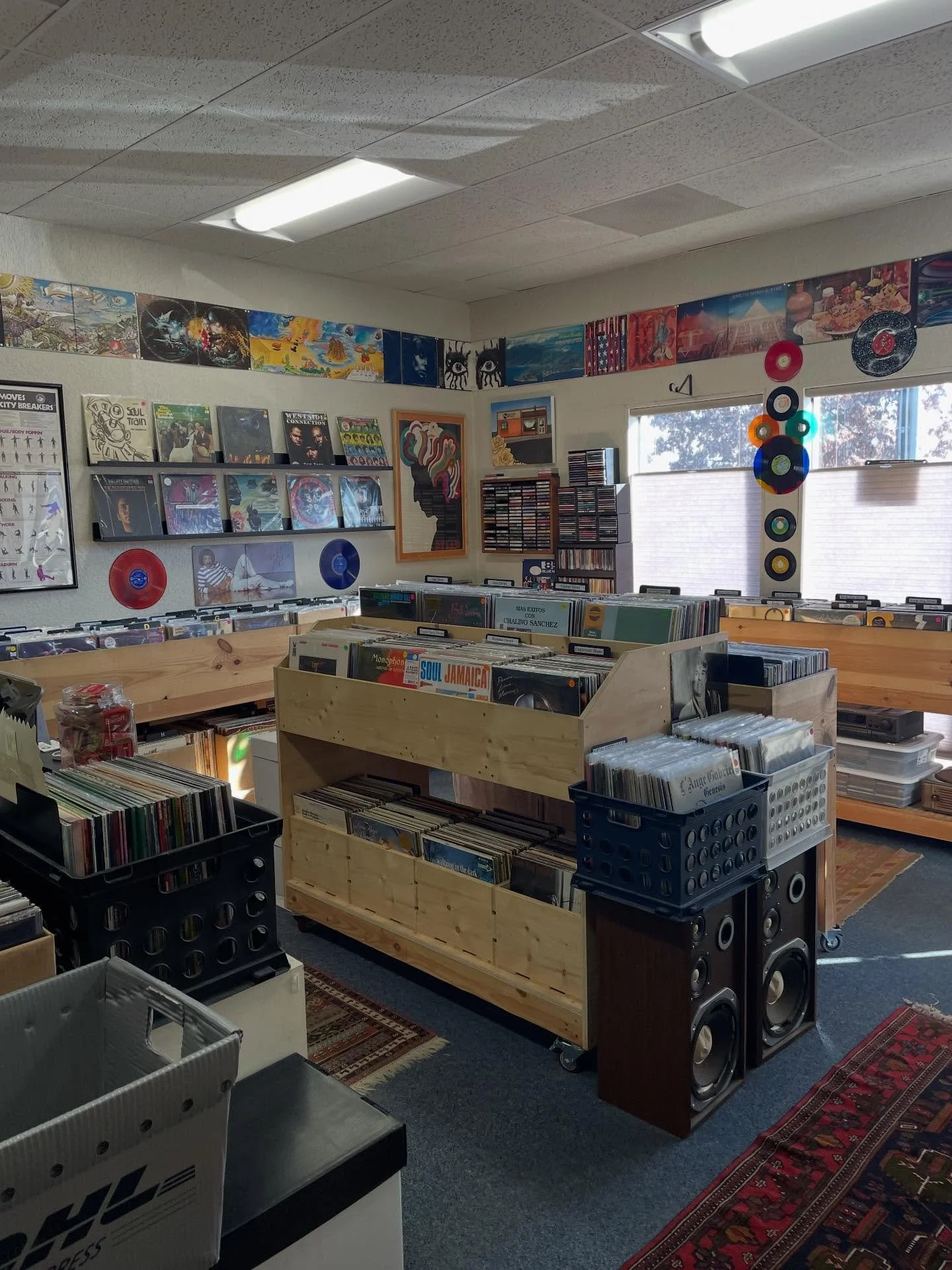 Nice day for a dig! The bins are full! 

Open til 6. 

#supportyourlocalrecordstore