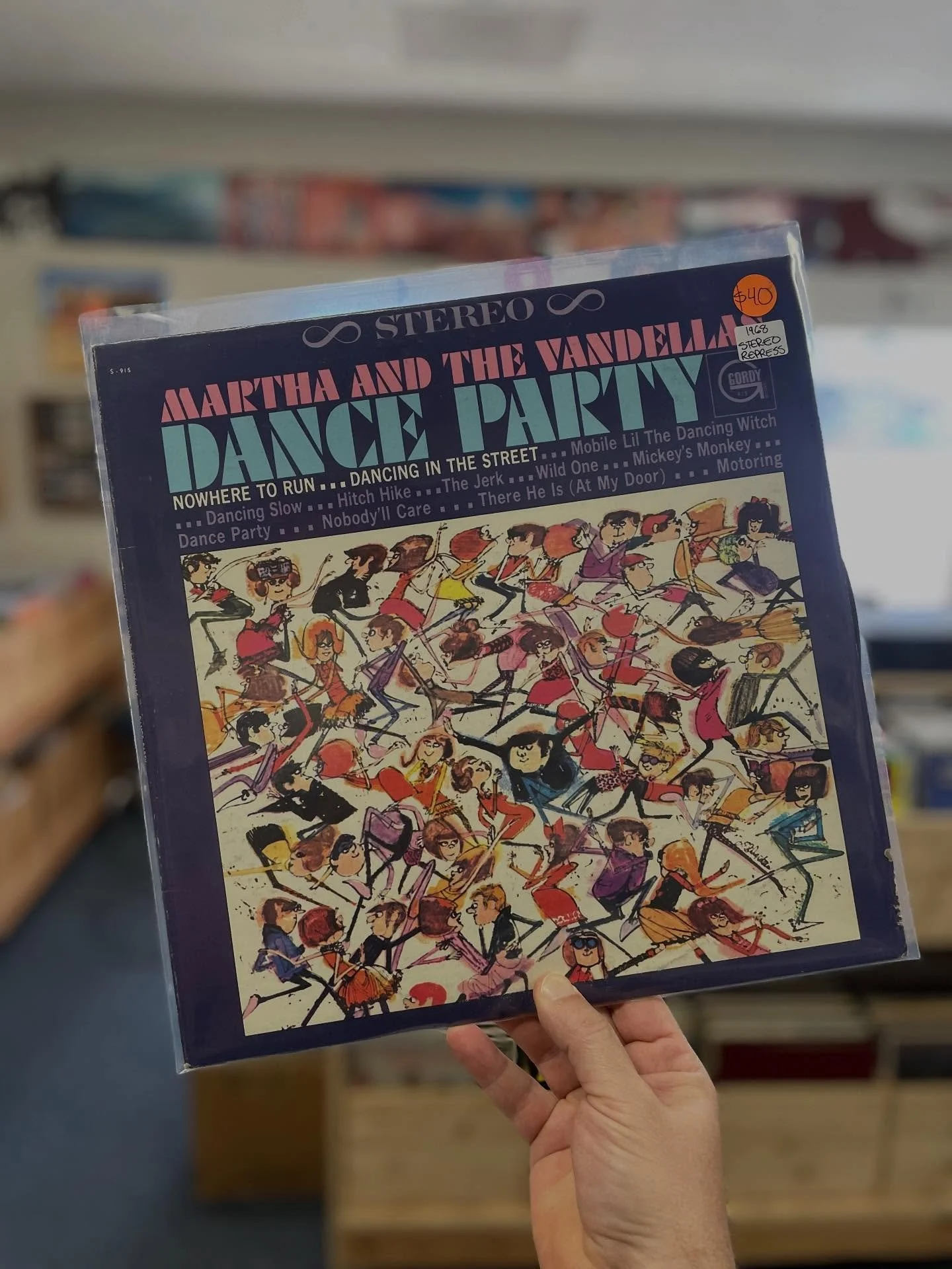 It&rsquo;s a beautiful day for a dig and the bins are full!
Open til 6. Come through!

#supportyourlocalrecordstore