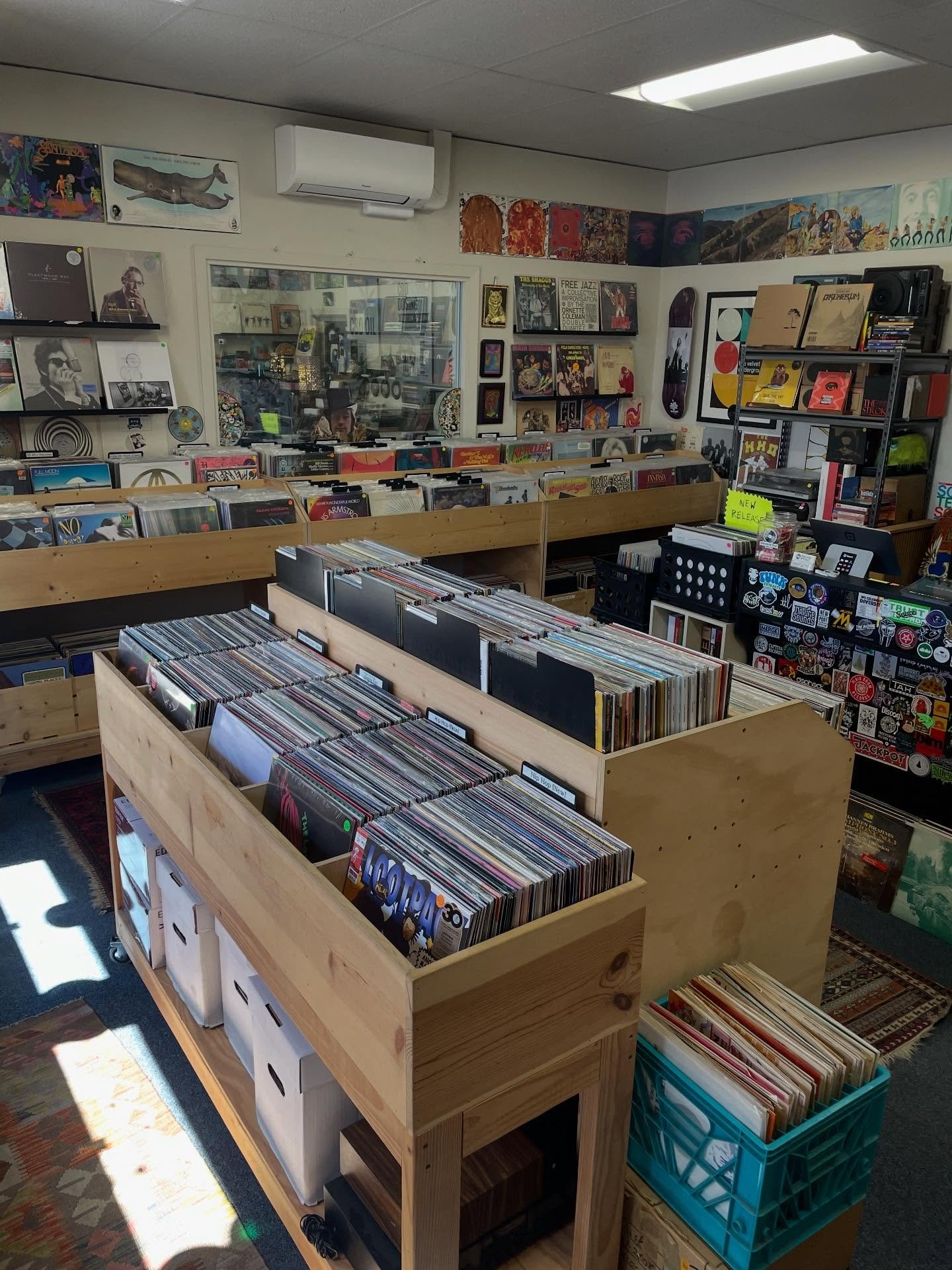 Back at it and the bins are full. Come through for a dig!
Shop open Wednesday through Saturday 
Noon to 6 PM. 

#supportyourlocalrecordstore