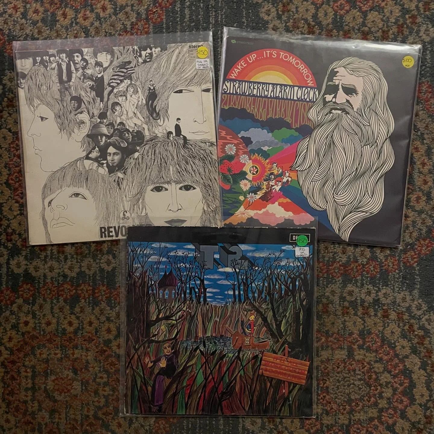 Got some sweet non-RSD dropping on Saturday too! 
Shop open at 10:30. Be there! 🤑

#supportyourlocalrecordstore