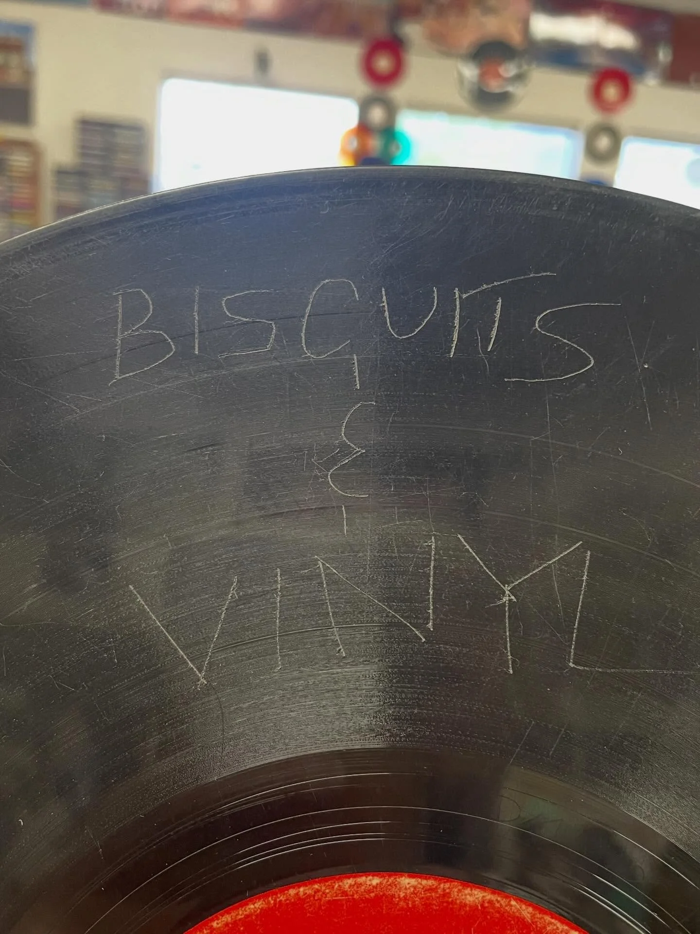 Do NOT do this to your records! 

#supportyourlocalrecordstore #fortherecord #themoreyouknow🌈⭐️ #diditforthegram #vinylcommunity
