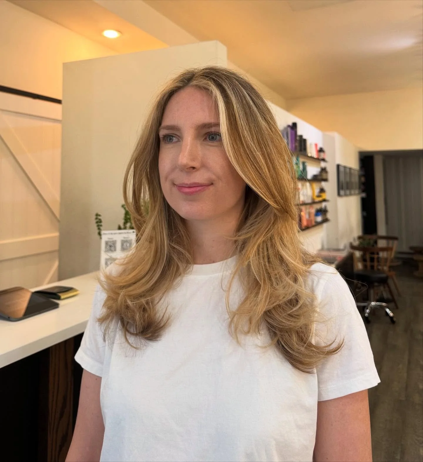 Fresh blonde, fresh cut, fresh vibes 🌟

Balayage by @jessicalynncolorist 
Haircut &amp; Blowout by @takashimatono 

📍Matono Salon
28 West 8th Street, New York, NY