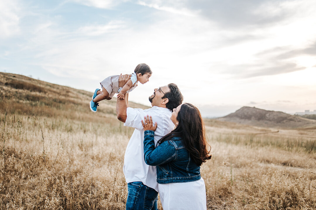 If you&rsquo;re thinking about having your family photos done at Quail Hill Trail, or just want to visit it, here are some good things to know 👇🏼​​​​​​​​
​​​​​​​​
&bull; Quail Hill Loop Trail is a two-mile trail​​​​​​​​
&bull; Dogs are allowed on t