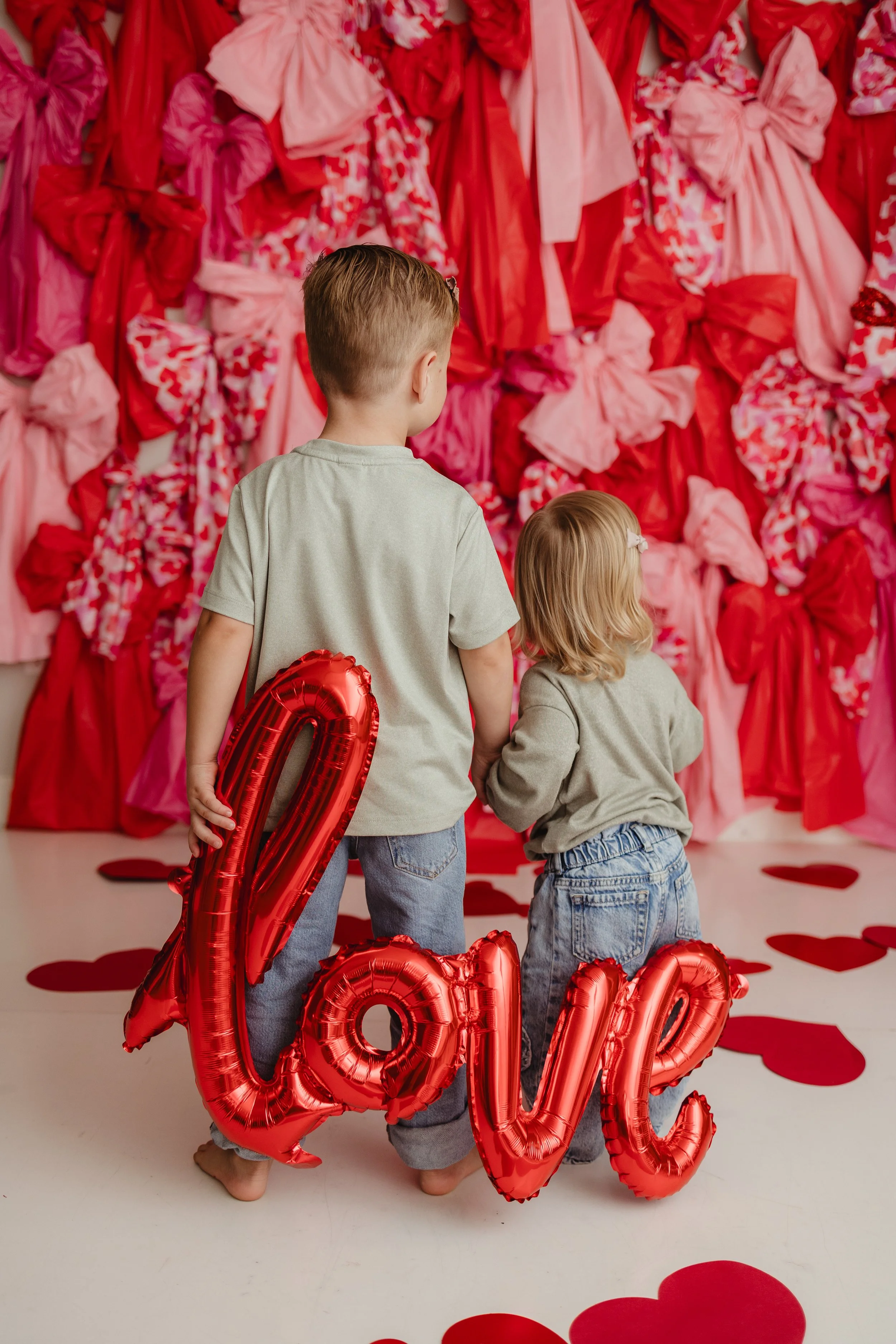 Valentine’s Day Mini Sessions | Festive Bow Backdrop for Kids &amp; Families