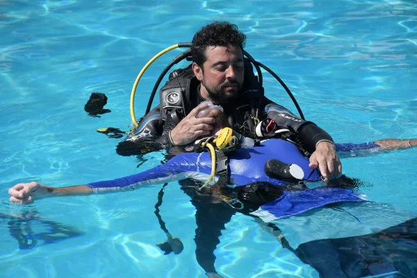 PADI IDC rescue training.jpg