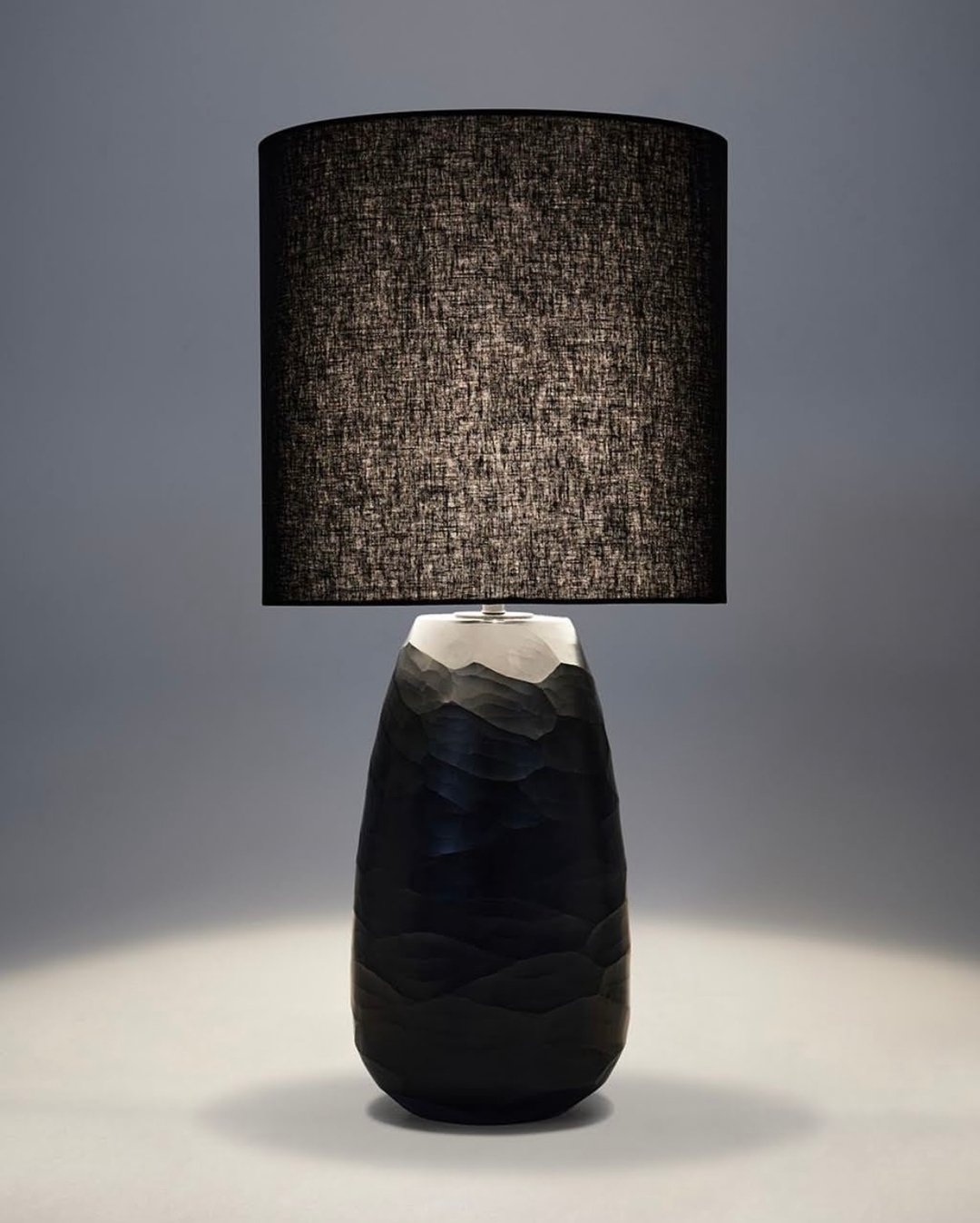 || CLOUD LAMP SERIES: Night 🖤 ||
An Elegant Blend of Artistry and Atmosphere
The Cloud lamp series in its ethereal &quot;Night&quot; edition offers an impeccable blend of artistry and functionality, transforming ordinary spaces into luxurious havens