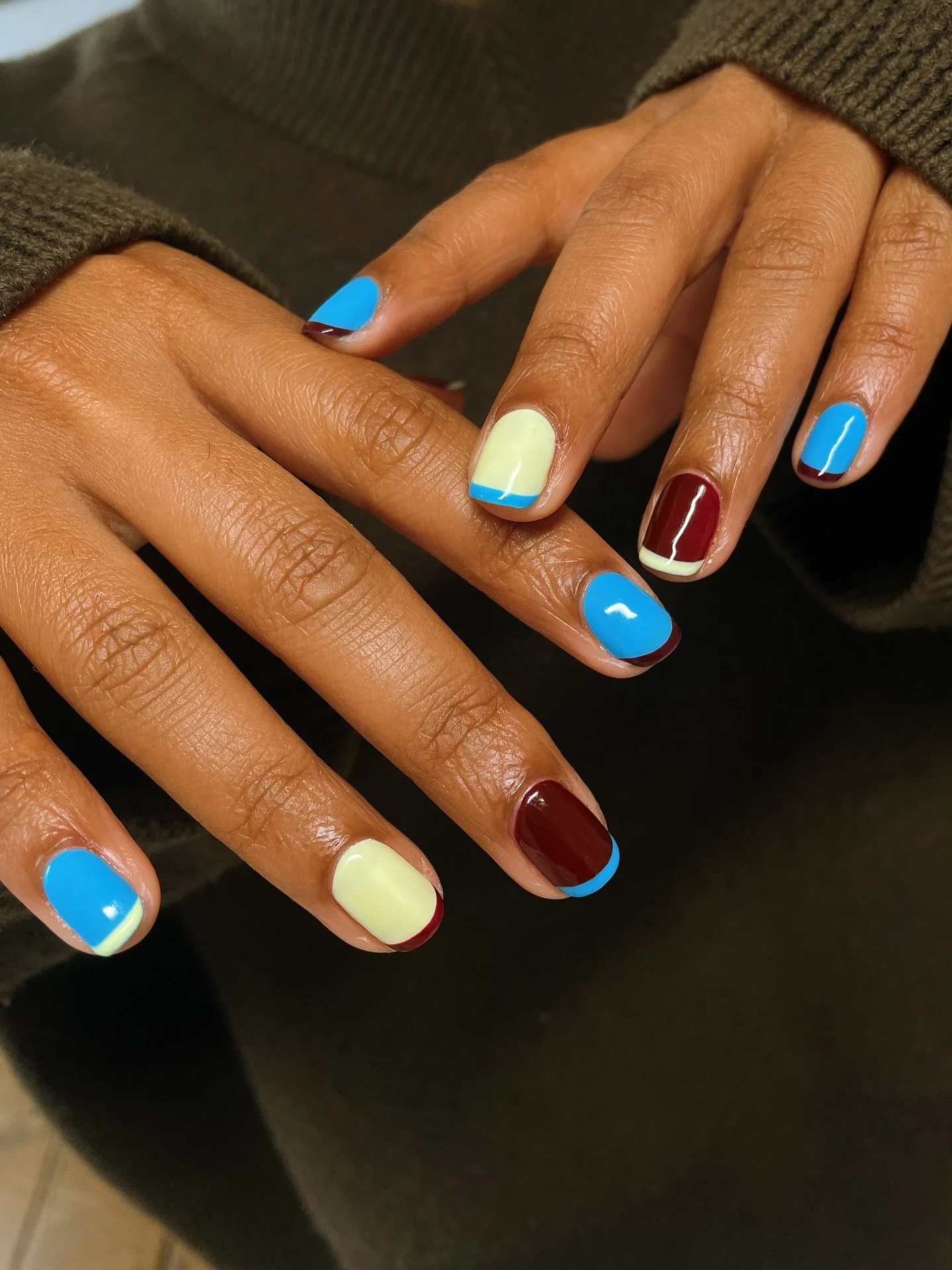 tricolour french mix n match 💛💙🤎
&zwnj;silver gel nail art level 

using:

@kokoist_japan @nailthoughts in lemon drops 
@kokoist_japan in midnight burgundy