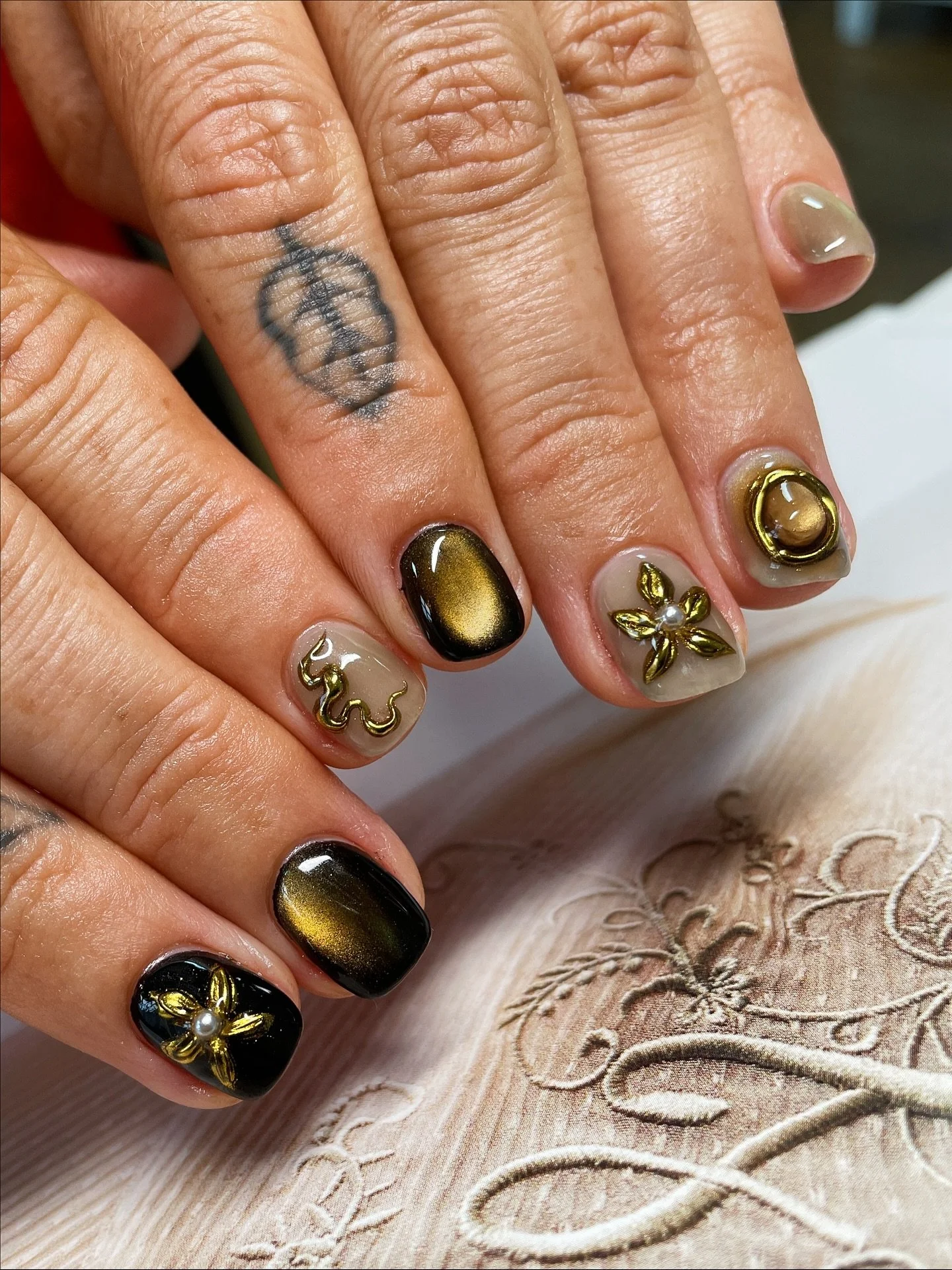 elegance 🖤🤎💛 (with BIAB) 
&zwnj;platinum gel nail art level 

using:

@mayour_korea the collectors season 3 set in MZ17 and MS158, golden magnetic set in MZ20, @hoholee_house stickfit parts gel (head to @west.nail.uk website and use code Jess10 fo