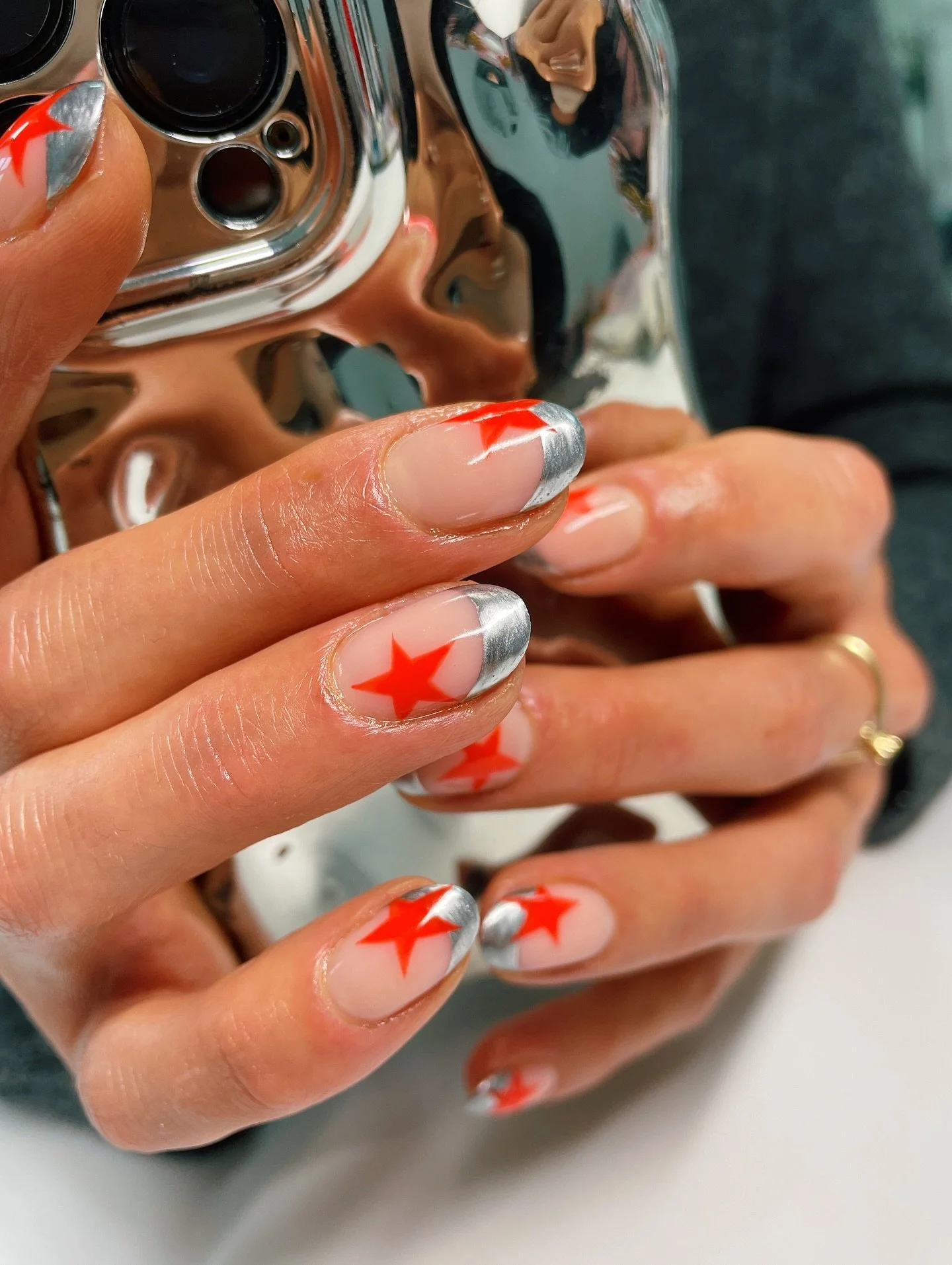 star girl ❤️&zwj;🔥⭐️
&zwnj;gold gel nail art level + BIAB

@kokoist_japan @nailthoughts in baby cakes base, my favourite red 
@the_gelbottle_inc studio gel in chrome 

#madewithkokoist