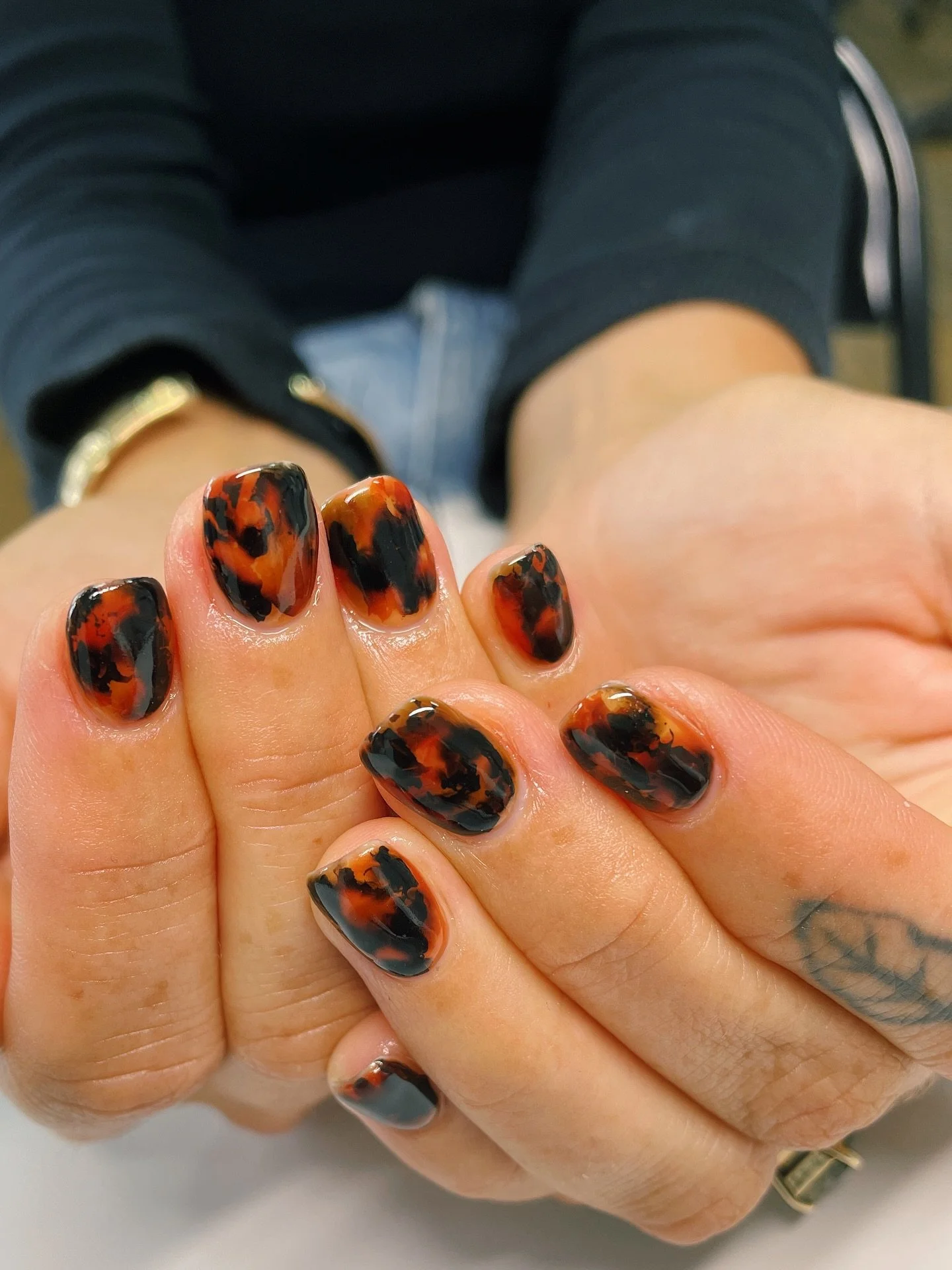 tortoise shell 🐚 
&zwnj;gold gel nail art level + BIAB

using:

@mayour_korea season 3 the collectors set in MS138, MS159, blur maker, @nailbayo doi gel in clear (head to @west.nail.uk website and use code Jess10 for 10% off!) 

@kokoist_japan @nail