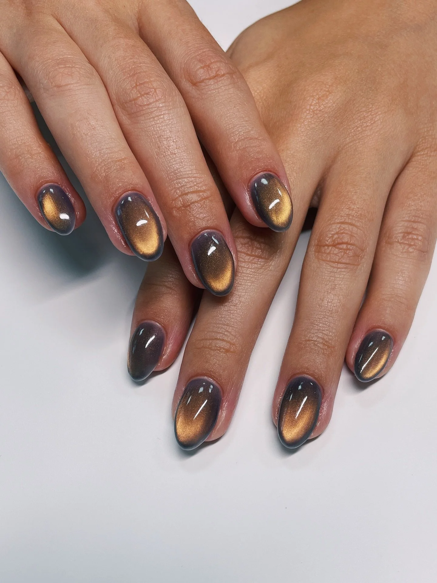 midnight glow 🎇
&zwnj;bronze gel nail art level + BIAB 

using:

@mayour_korea golden magnetic gel in MZ27 (head to @west.nail.uk website and use code Jess10 for 10% off!)