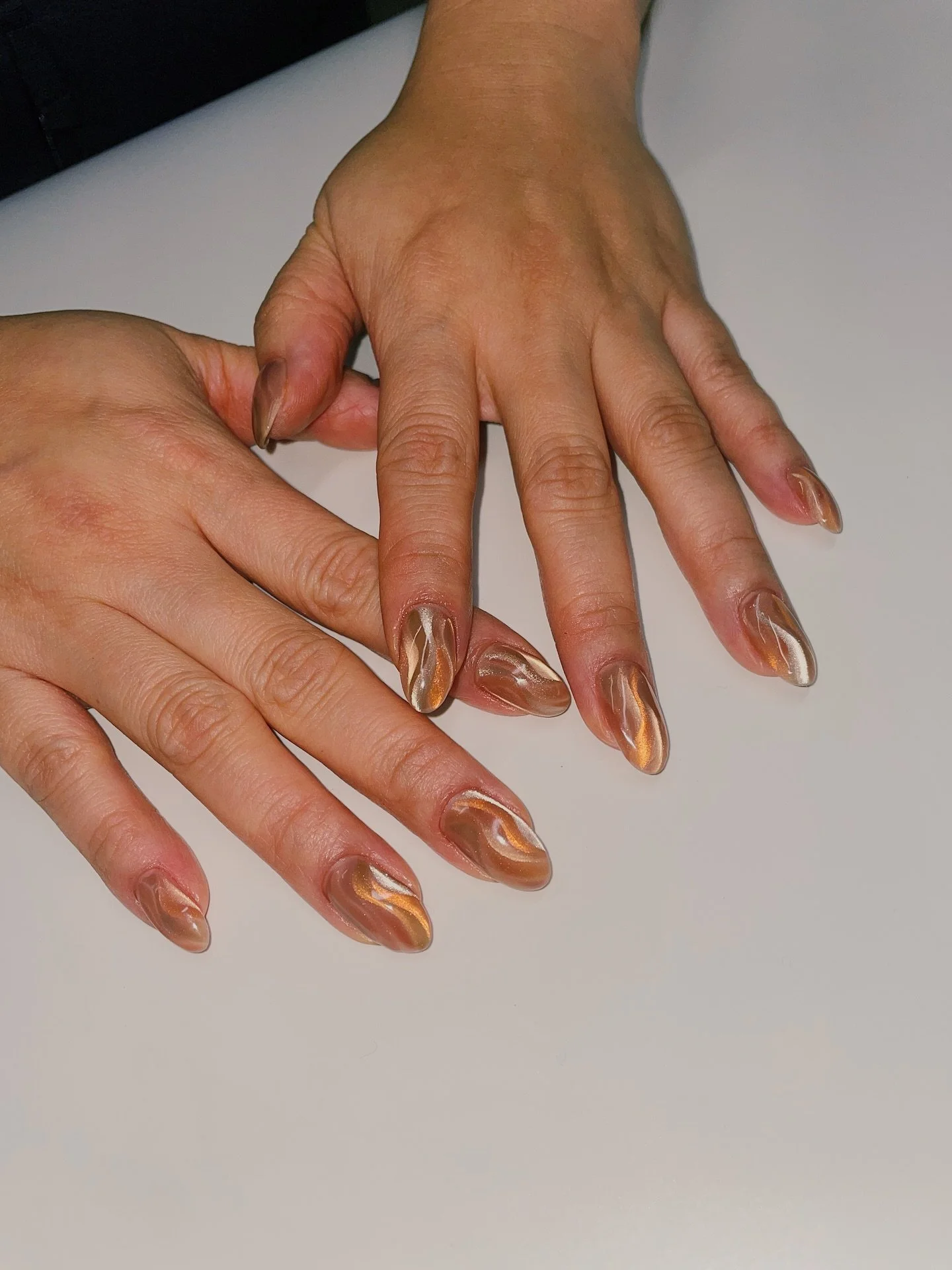 honey butter, inspo @heygreatnails 🍯🧈
bespoke gel nail art level + BIAB 

using:

@mayour_korea golden magnetic gel set (head to @west.nail.uk website and use code Jess10 for 10% off!) 

@kokoist_japan @nailthoughts in honey tea base 
@enoi magneti