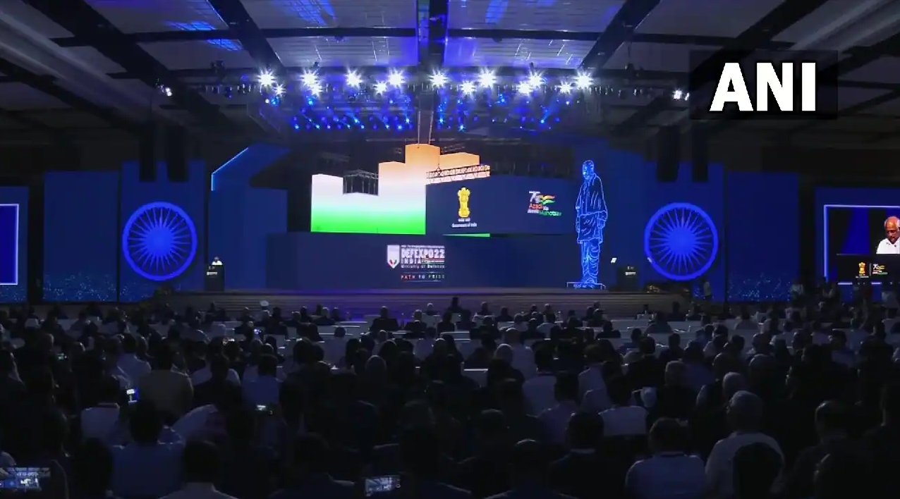 Nav Wireless Technologies  Presented The LiFi Based Vehicle 2 Vehicle (V2C) Solution at The DEFEXPO 22, Gandhinagar