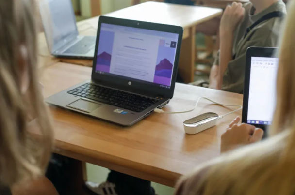 The Freie Waldorfschule am Prenzlauer Berg In Collaboration With Signify Installed Trulifi 6002 Systems In Classrooms 