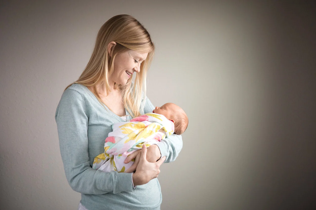 Houston_Newborn_Photography_mother_newborn.jpg