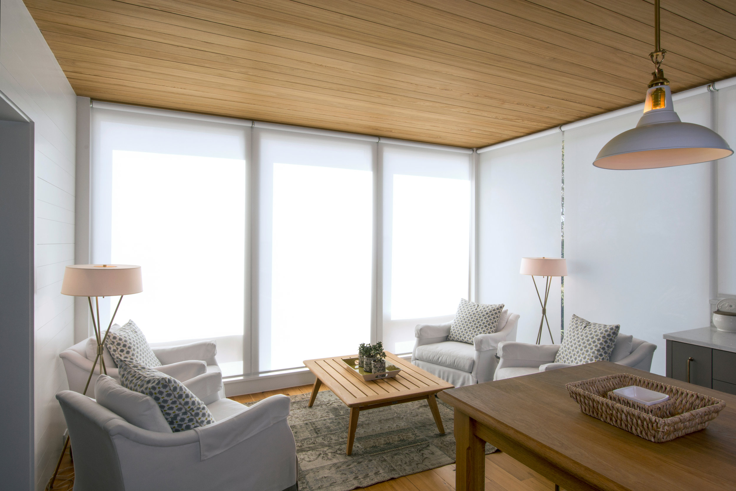 Room features a combination of jamb brackets (R1/R2) and coupler brackets (R5) to create a shade wall.
