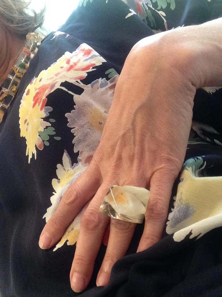 Look with White Square Ring